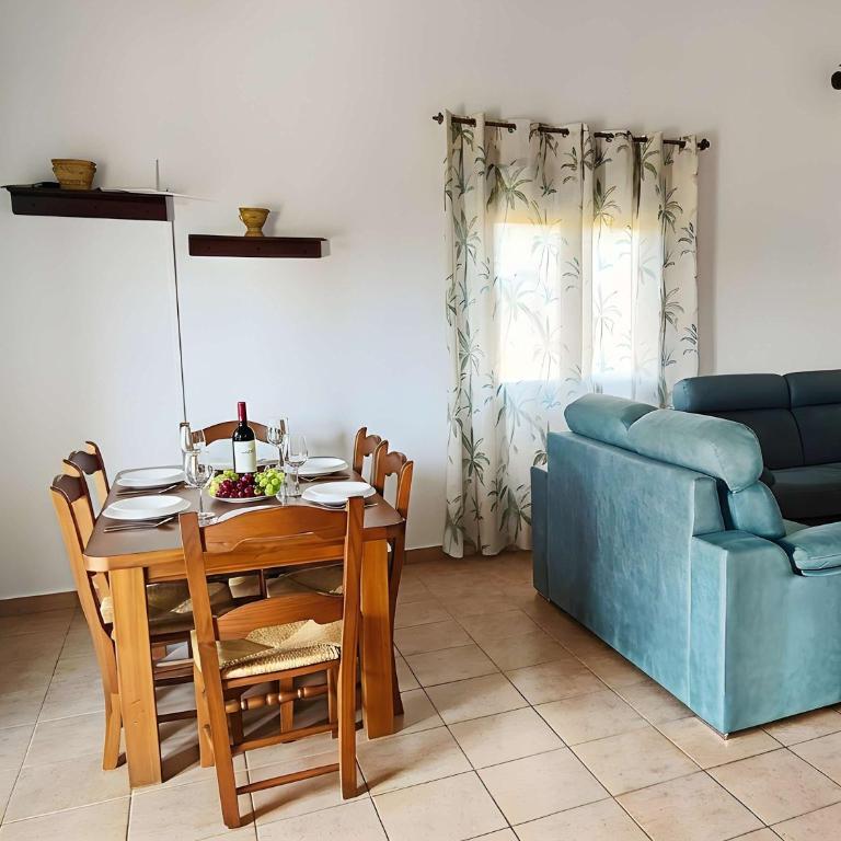 Chalet con piscina y jardin privado No aceptamos grupos de jovenes - Casa Vacanze - 11