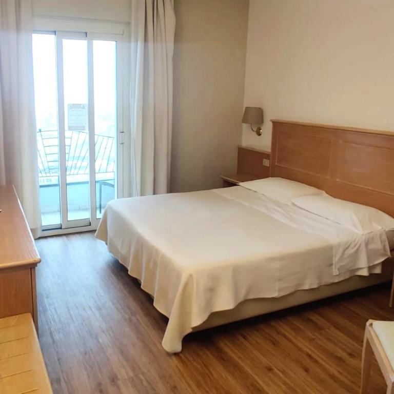Hotel Sarti - Standard Double or Twin Room with Sea View - 5