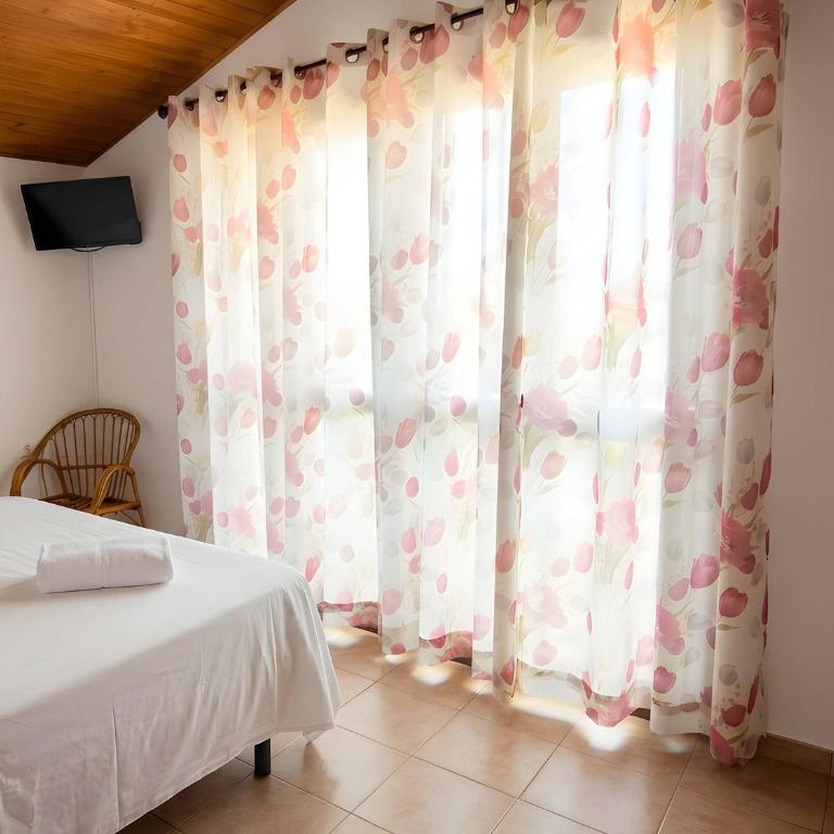 Chalet con piscina y jardin privado No aceptamos grupos de jovenes - Casa Vacanze - 13