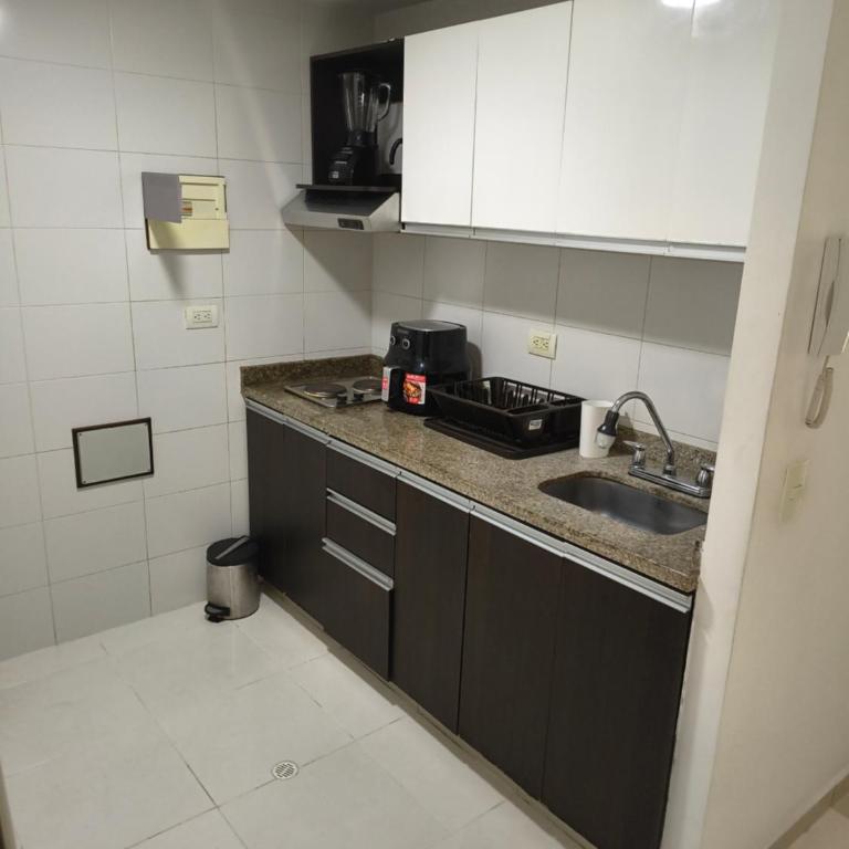 Apartaestudio cómodo y centrico - Apartamento de 1 dormitorio - 5