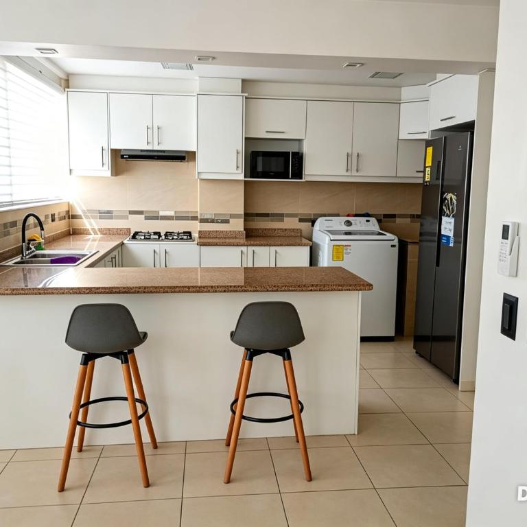Tonsupa Playa Almendro - Three-Bedroom Apartment - Oceanfront - 3