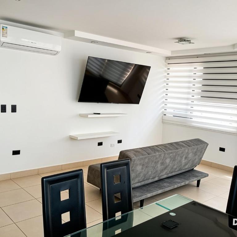 Tonsupa Playa Almendro - Three-Bedroom Apartment - Oceanfront - 2