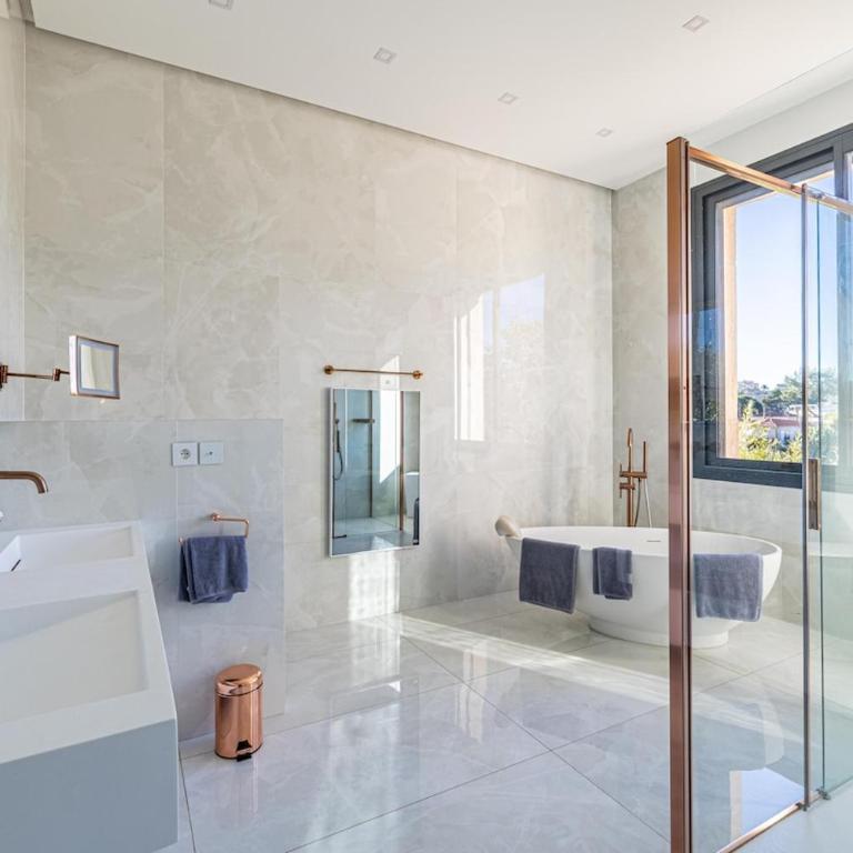 Villa Jaliel I Cannes French Riviera I 270m2 I Spa I 10 minutes du centre-ville I 12 personnes - Villa 1 Chambre - 13
