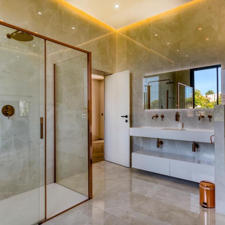Villa Jaliel I Cannes French Riviera I 270m2 I Spa I 10 minutes du centre-ville I 12 personnes - Villa 1 Chambre - 77