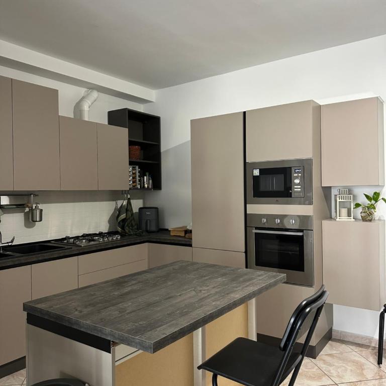 La Casa di Aira - Camera Tripla Economy con Bagno in Comune - 3