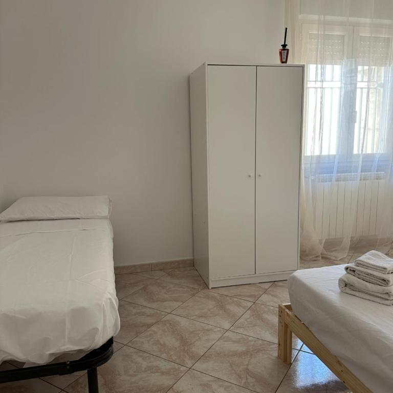 La Casa di Aira - Camera Tripla Economy con Bagno in Comune - 3