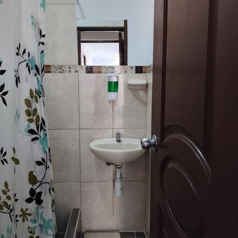 Habitación privada cómoda con WiFi y escritorio - Apartamento de 1 dormitorio - 3