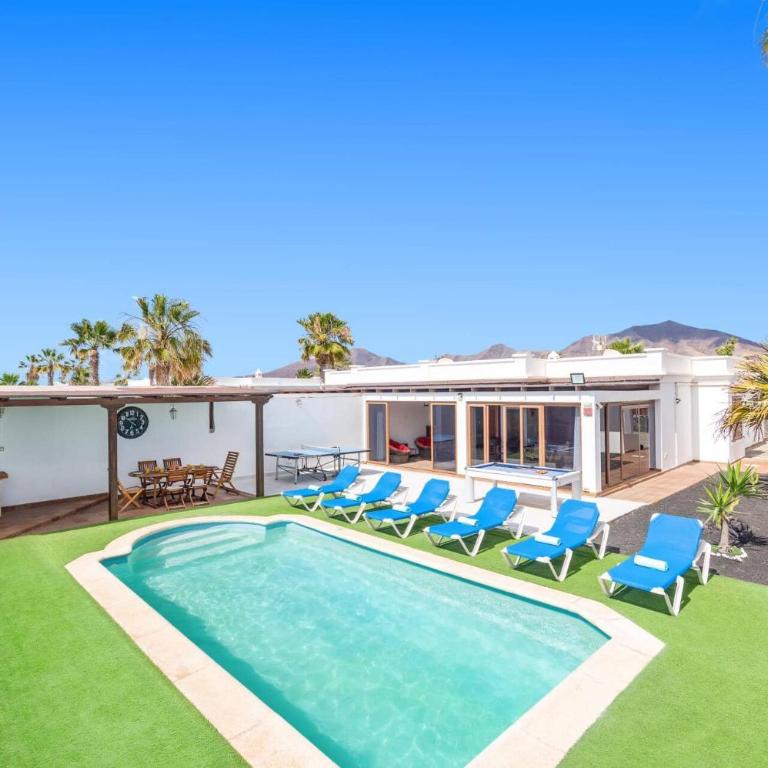 Villa Almas Blancas by Villa Plus - Villa - 1