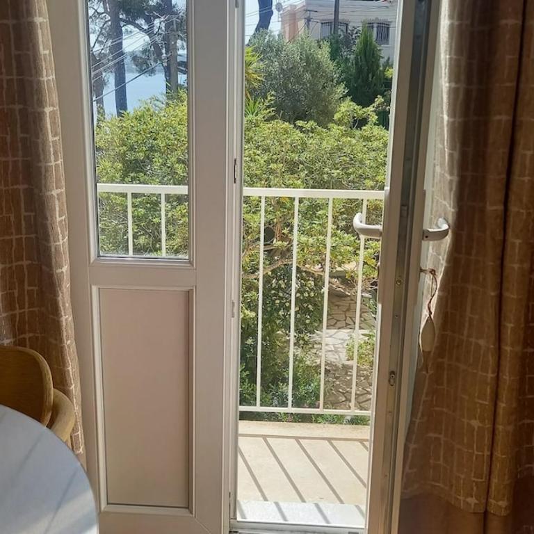 La Cachette - One-Bedroom Apartment - 25