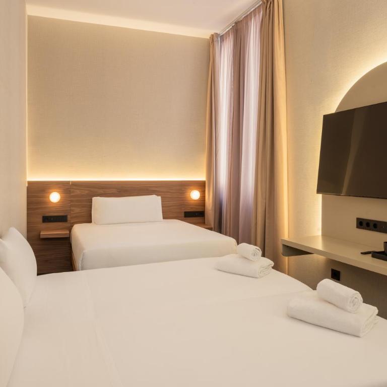 FORTINN Puerta del Sol - Family Room - 3