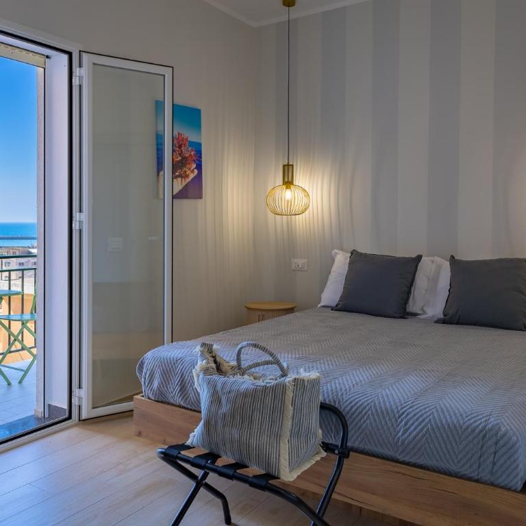 SOAVI Casa Vacanze Luxury Rooms - Deluxe Double Room with Balcony and Sea View - 2