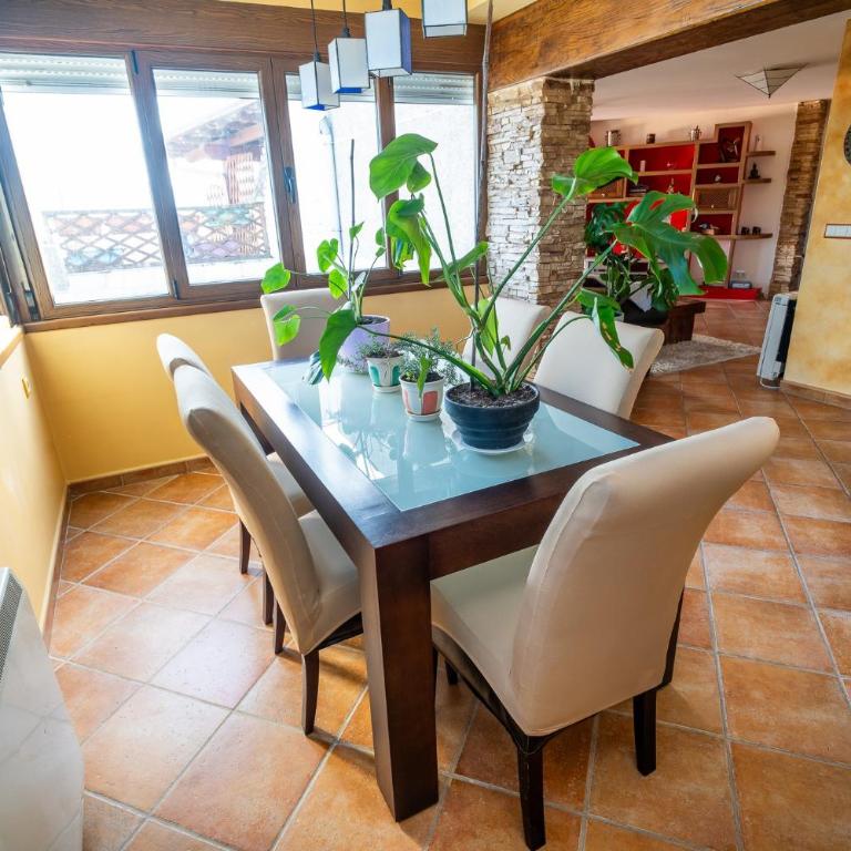 Sea, Mountains, And Lights - Two-Bedroom House - 4
