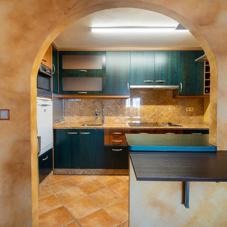 Sea, Mountains, And Lights - Two-Bedroom House - 8