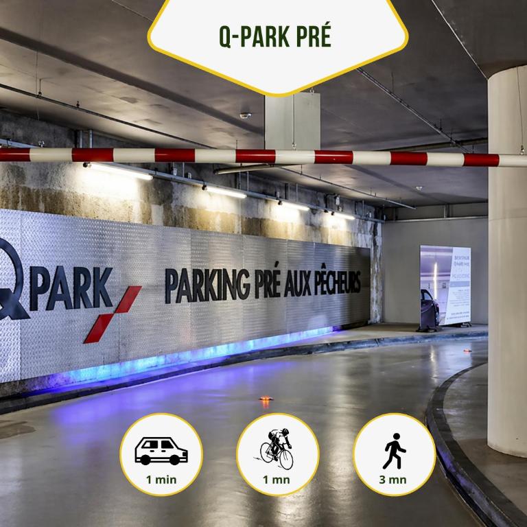 Grand Studio Azur - Idéal Couple en Escapade Vieil Antibes - Terrasse - Climatisation - WIFI HD - Plage Gravette & Gare SNCF 5min à pied - Port Vauban à pied - VIEILLE VILLE - Appartement 1 Chambre - 25