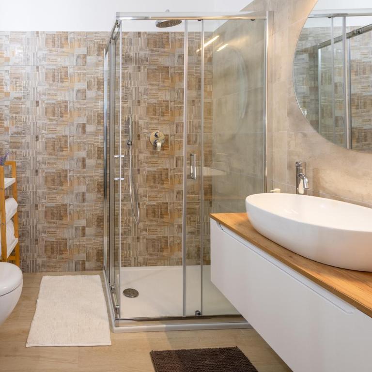 SOAVI Casa Vacanze Luxury Rooms - Deluxe Double Room with Balcony and Sea View - 4