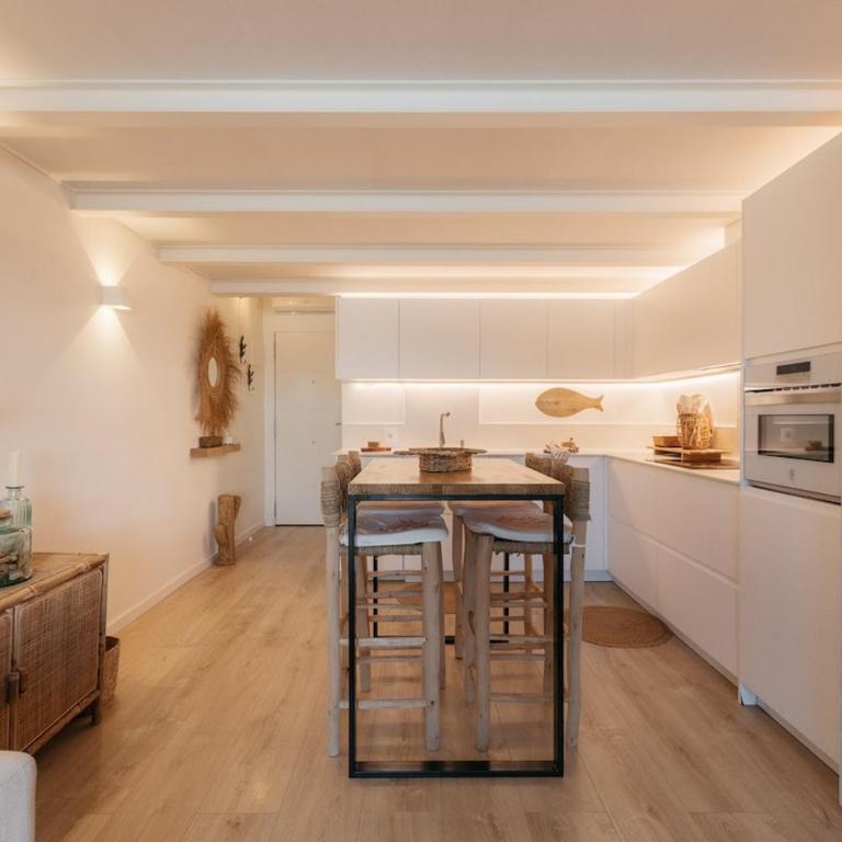 First Line with Pool, Ideal for Families - Two-Bedroom Apartment - 6