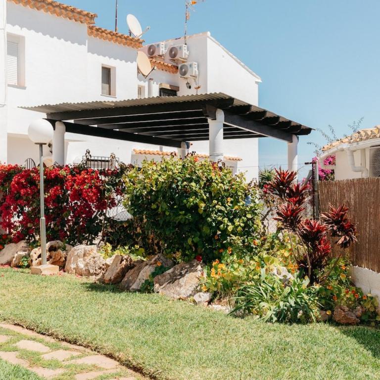First Line with Pool, Ideal for Families - Two-Bedroom Apartment - 7