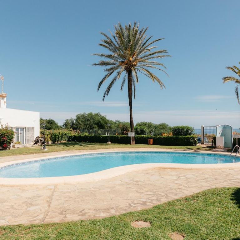 First Line with Pool, Ideal for Families - Two-Bedroom Apartment - 18