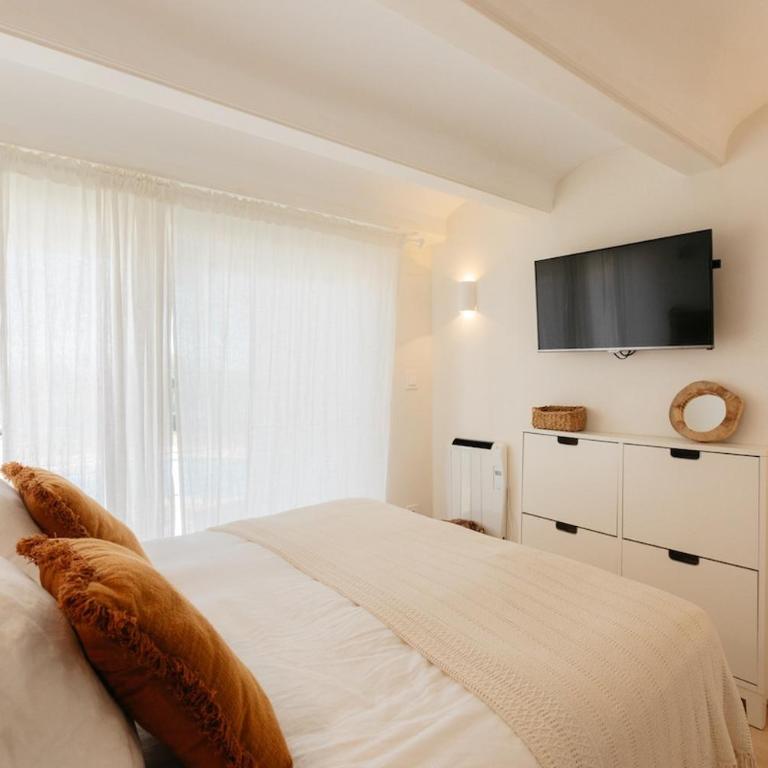 First Line with Pool, Ideal for Families - Two-Bedroom Apartment - 19