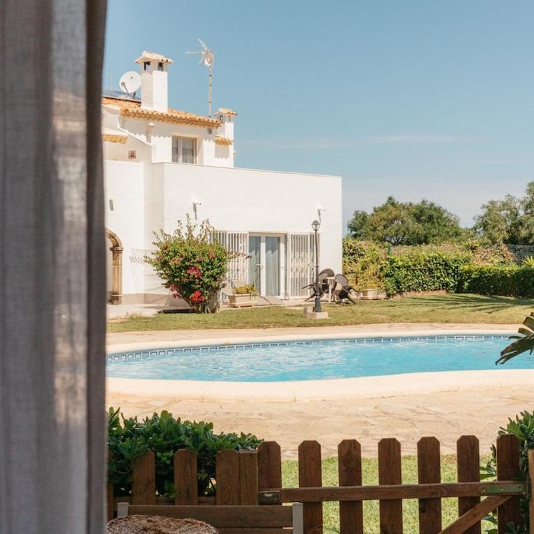 First Line with Pool, Ideal for Families - Two-Bedroom Apartment - 42