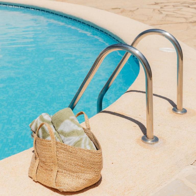 First Line with Pool, Ideal for Families - Two-Bedroom Apartment - 44