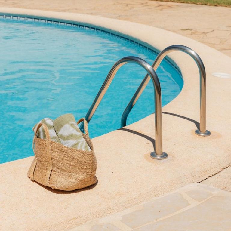 First Line with Pool, Ideal for Families - Two-Bedroom Apartment - 48