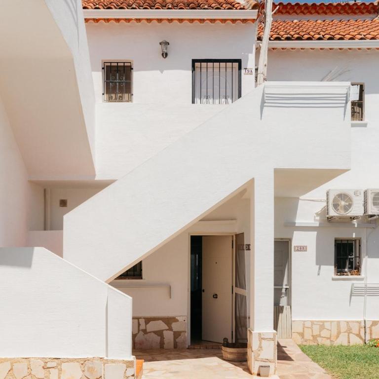 First Line with Pool, Ideal for Families - Two-Bedroom Apartment - 57
