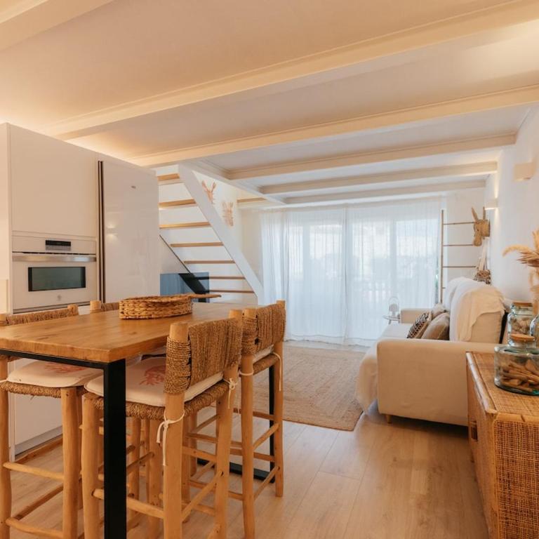 First Line with Pool, Ideal for Families - Two-Bedroom Apartment - 79