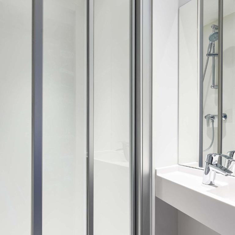 hotel F1 Vannes - Chambre Cabrio avec Salle de Bains Privative - 2