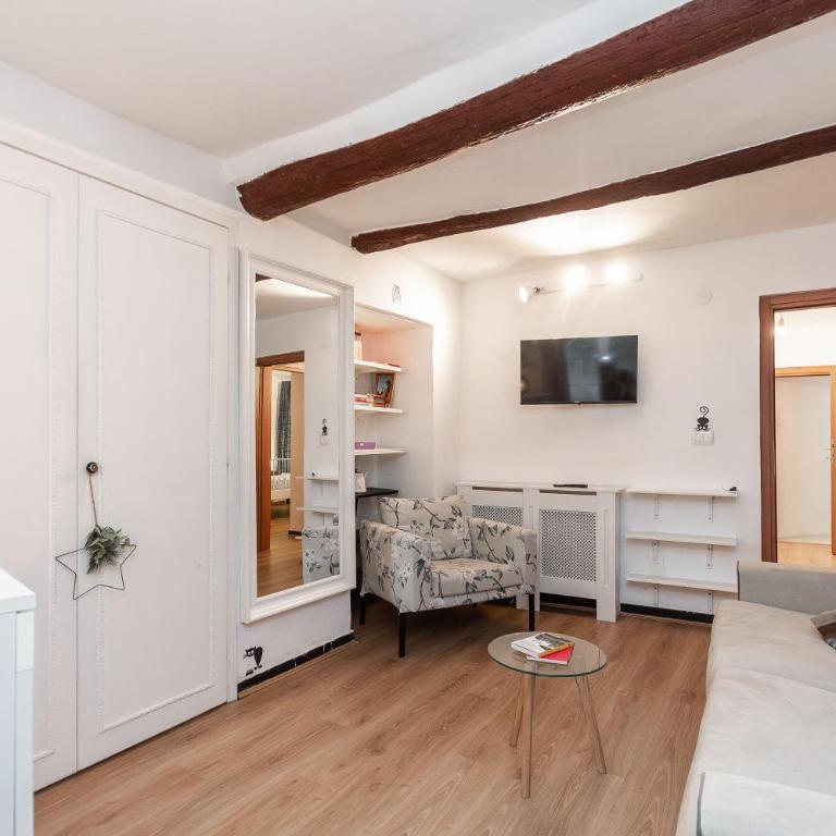 Accogliente Appartamento 5 min dal Centro - Appartamento con 1 Camera da Letto - 6