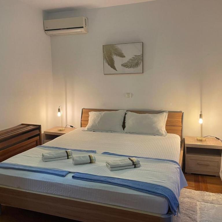 Apartments Anjin Dvor - Doppelzimmer mit Balkon - 1