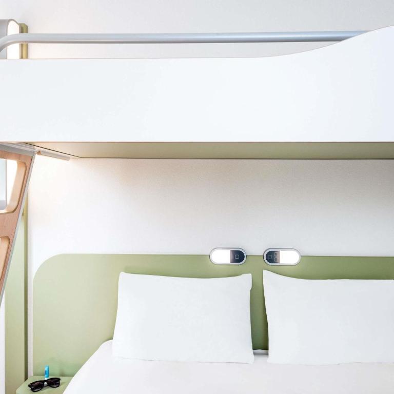 Ibis Budget Marseille Valentine - Chambre Triple avec Lit Double et Lit Simple Superposé - 2