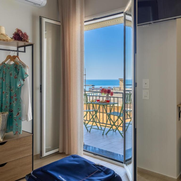 SOAVI Casa Vacanze Luxury Rooms - Deluxe Double Room with Balcony and Sea View - 2