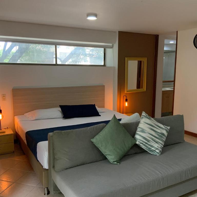 Amoblados Medellin Poblado Patio Bonito - Apartamento Estudio con balcón - 11