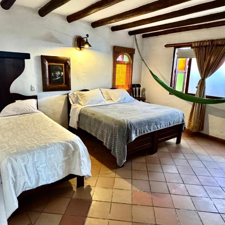 Hotel El Peregrino De La Villa - Triple Room with Private Bathroom - 2