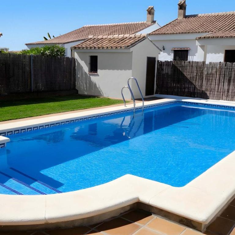 Casa con jardin privado y piscina comunitaria con 2 casas solo alquilamos a familias - Appartement - 1
