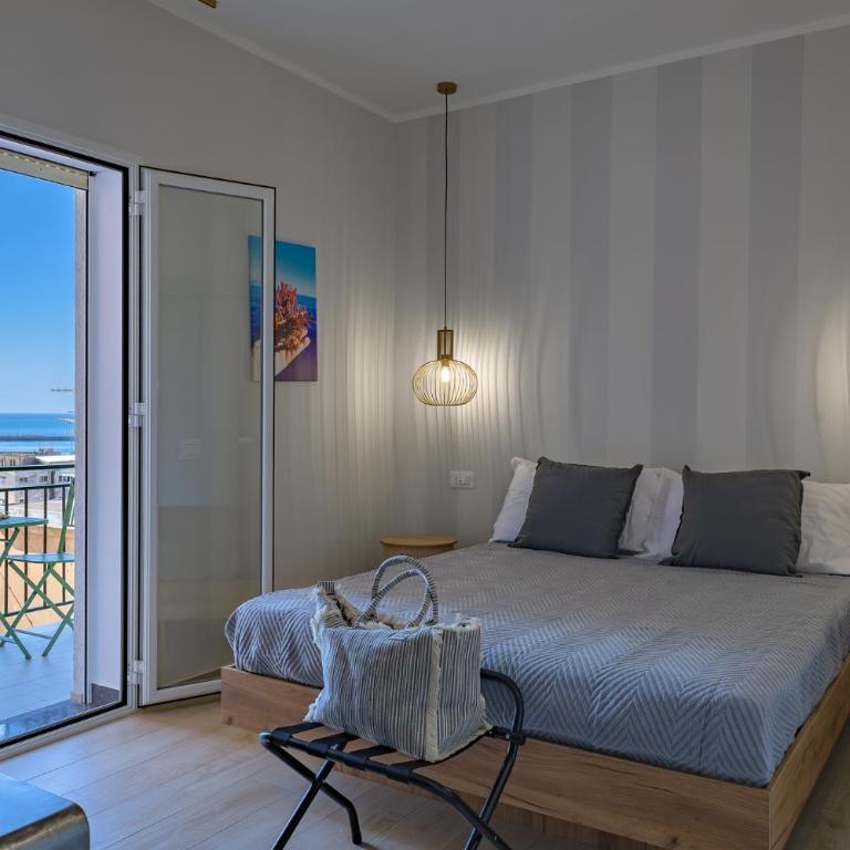 SOAVI Casa Vacanze Luxury Rooms - Deluxe Double Room with Balcony and Sea View - 9