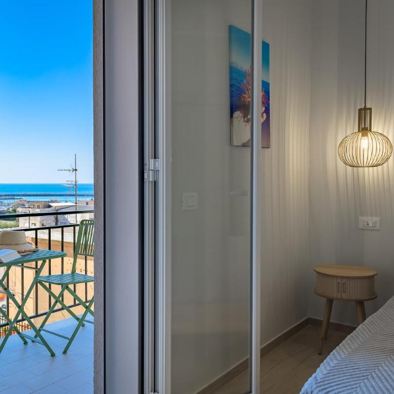 SOAVI Casa Vacanze Luxury Rooms - Deluxe Double Room with Balcony and Sea View - 12