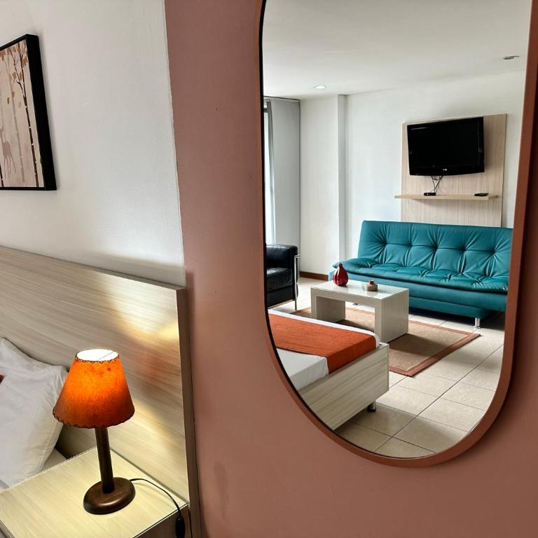 Amoblados Medellin Poblado Patio Bonito - Apartamento Estudio con balcón - 14