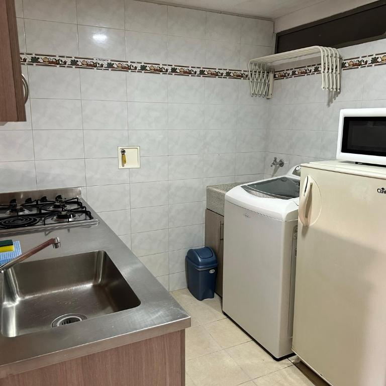 Amoblados Medellin Poblado Patio Bonito - Apartamento Estudio con balcón - 7