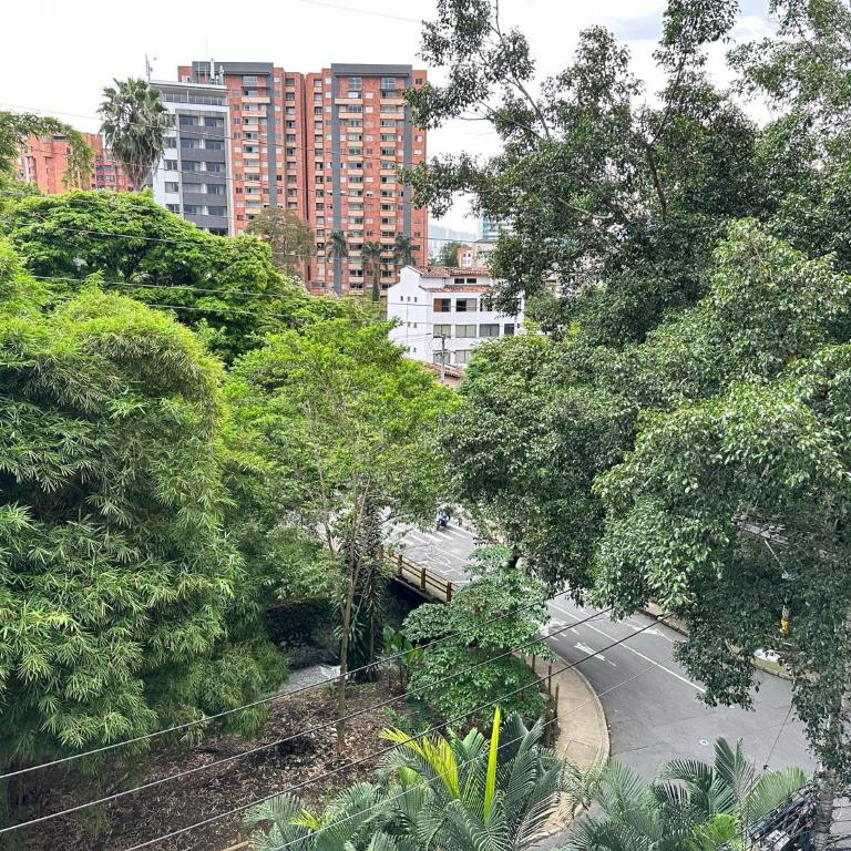 Amoblados Medellin Poblado Patio Bonito - Studio Apartment with Balcony - 14
