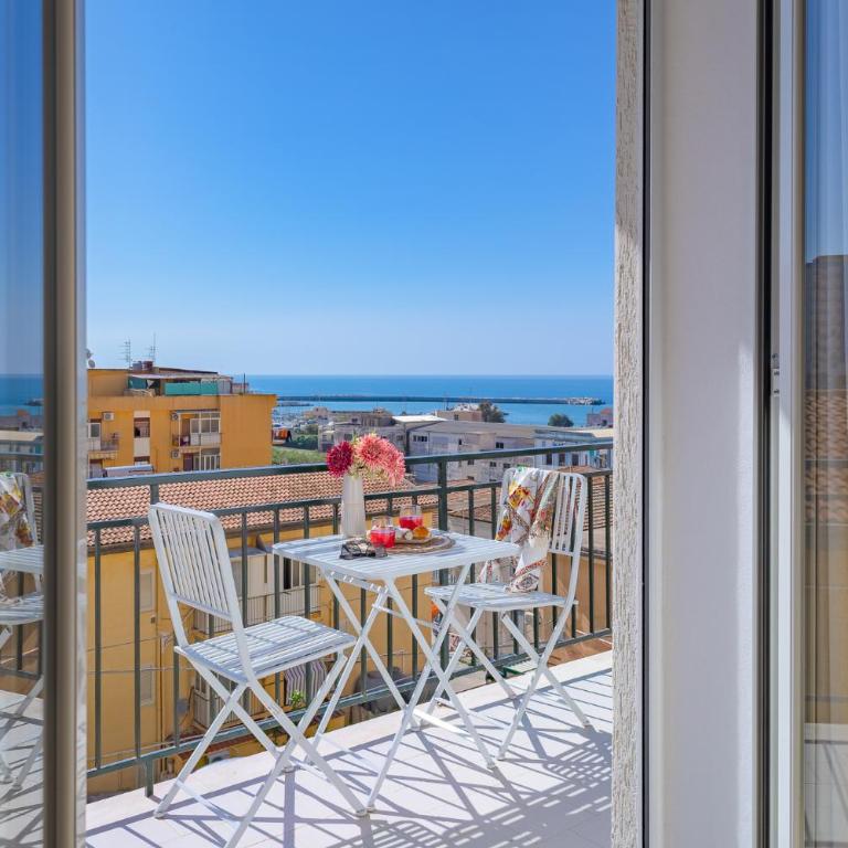 SOAVI Casa Vacanze Luxury Rooms - Triple Room with Private Bathroom - 11