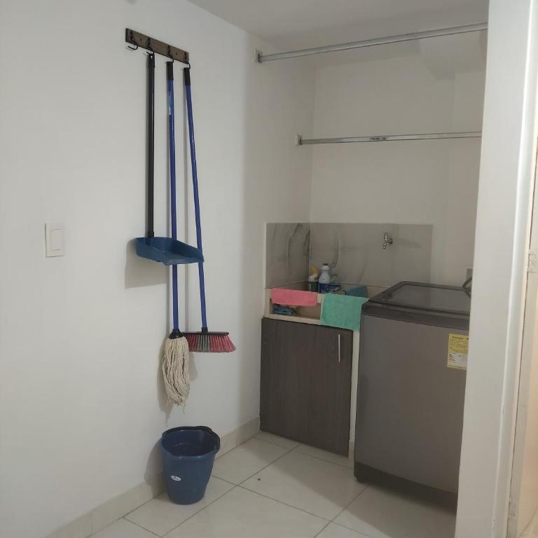 Apartamento Amoblado en Laureles Medellín Cerca a Unicentro - Apartamento de 2 dormitorios - 10