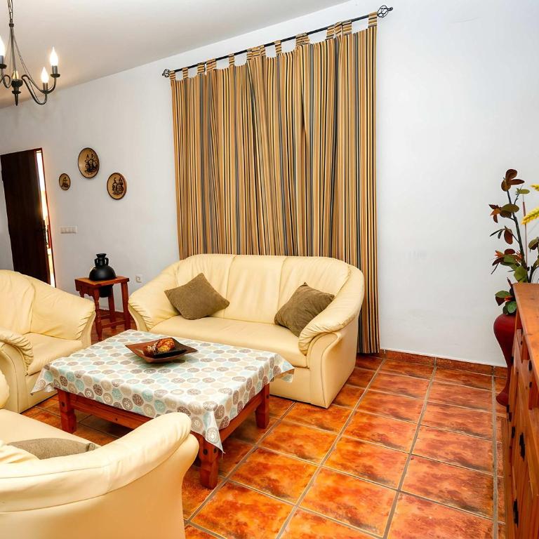 Casa con jardin privado y piscina comunitaria con 2 casas solo alquilamos a familias - Appartement - 8