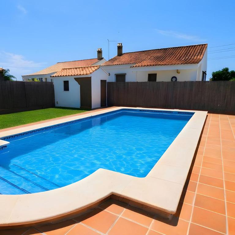 Casa con jardin privado piscina compartida garaje incluido - Ferienhaus - 1