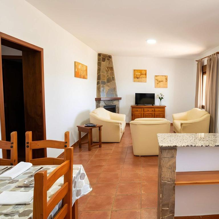 Casa con jardin privado piscina compartida garaje incluido - Ferienhaus - 21
