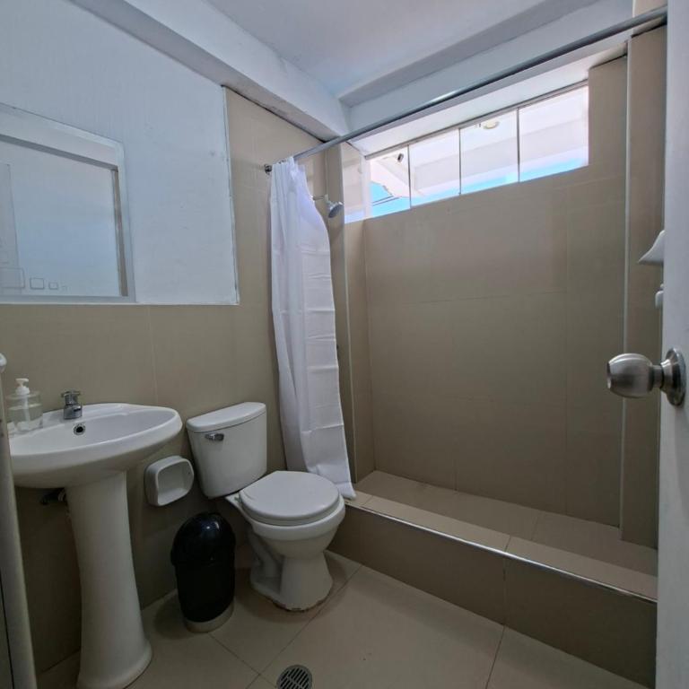 Hospedaje Paraaco - Habitación Doble con baño privado - 3