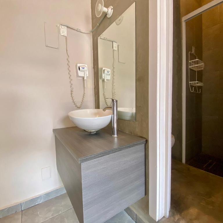 Casa Regina CDMX - Habitación Doble Deluxe con balcón - 11