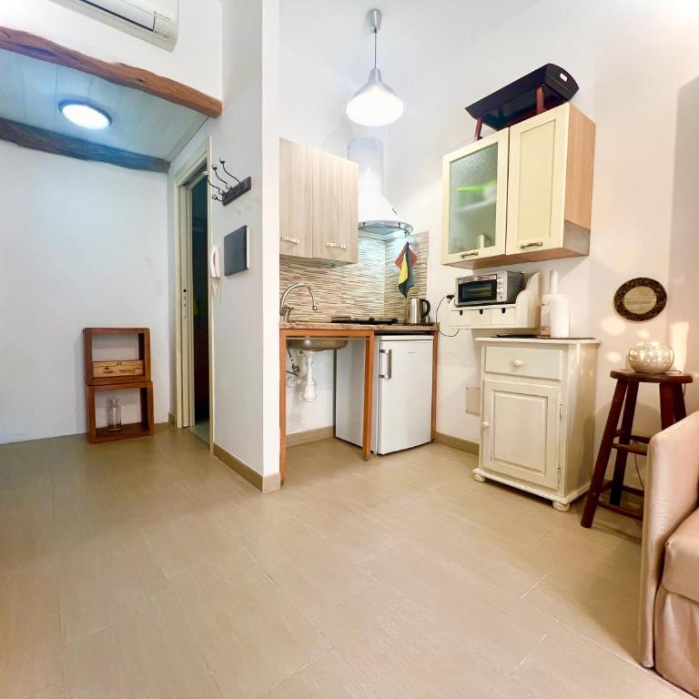 Loft in Pietra nel Cuore di Cagliari - WiFi & AC - One-Bedroom Apartment - 7