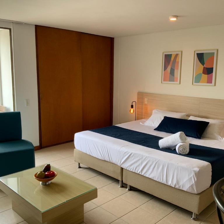 Amoblados Medellin Poblado Patio Bonito - Studio Apartment with Balcony - 9